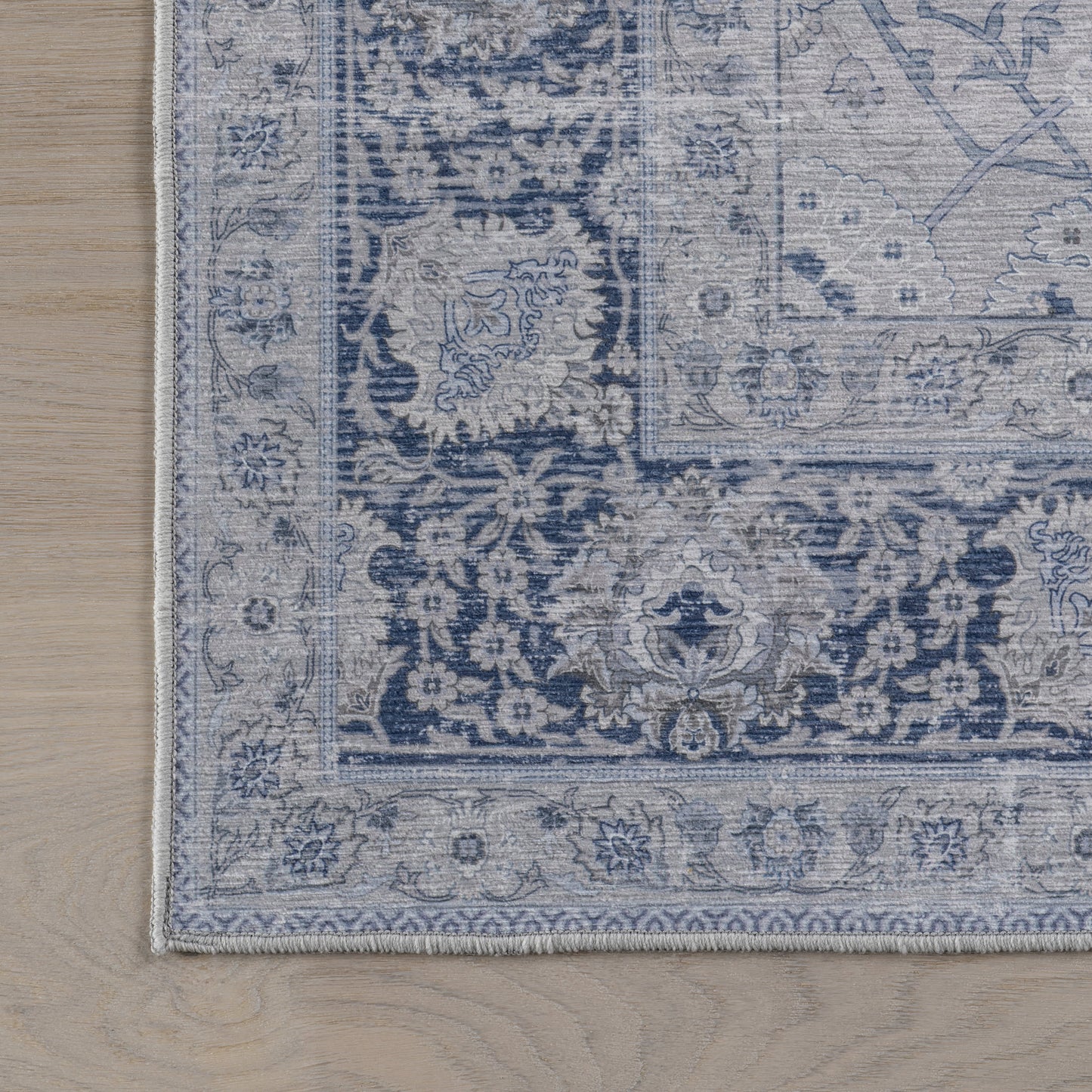Bayberry Vintage-Style Washable Rug in Light Blue