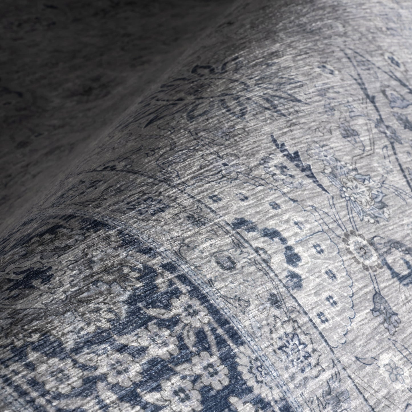 Bayberry Vintage-Style Washable Rug in Light Blue