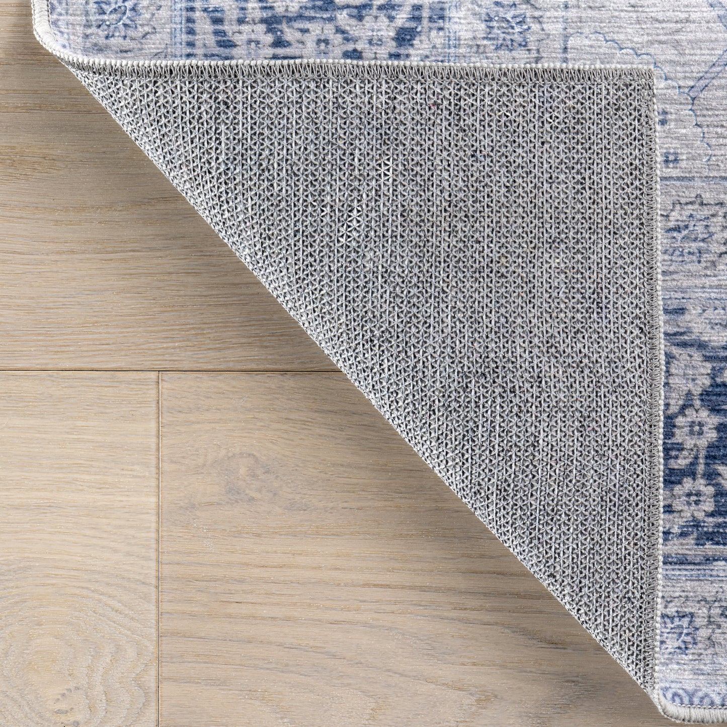 Bayberry Vintage-Style Washable Rug in Light Blue
