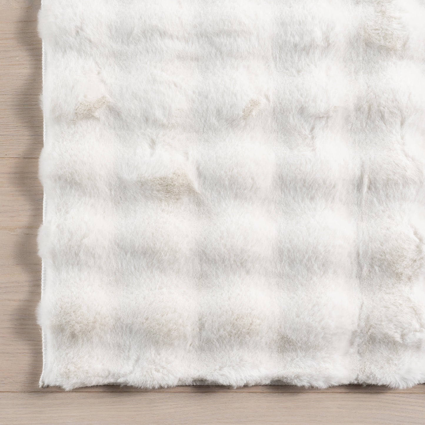 Ivana Off-White Checkered Plush Rug – Soft, Washable & Stylish Home Decor