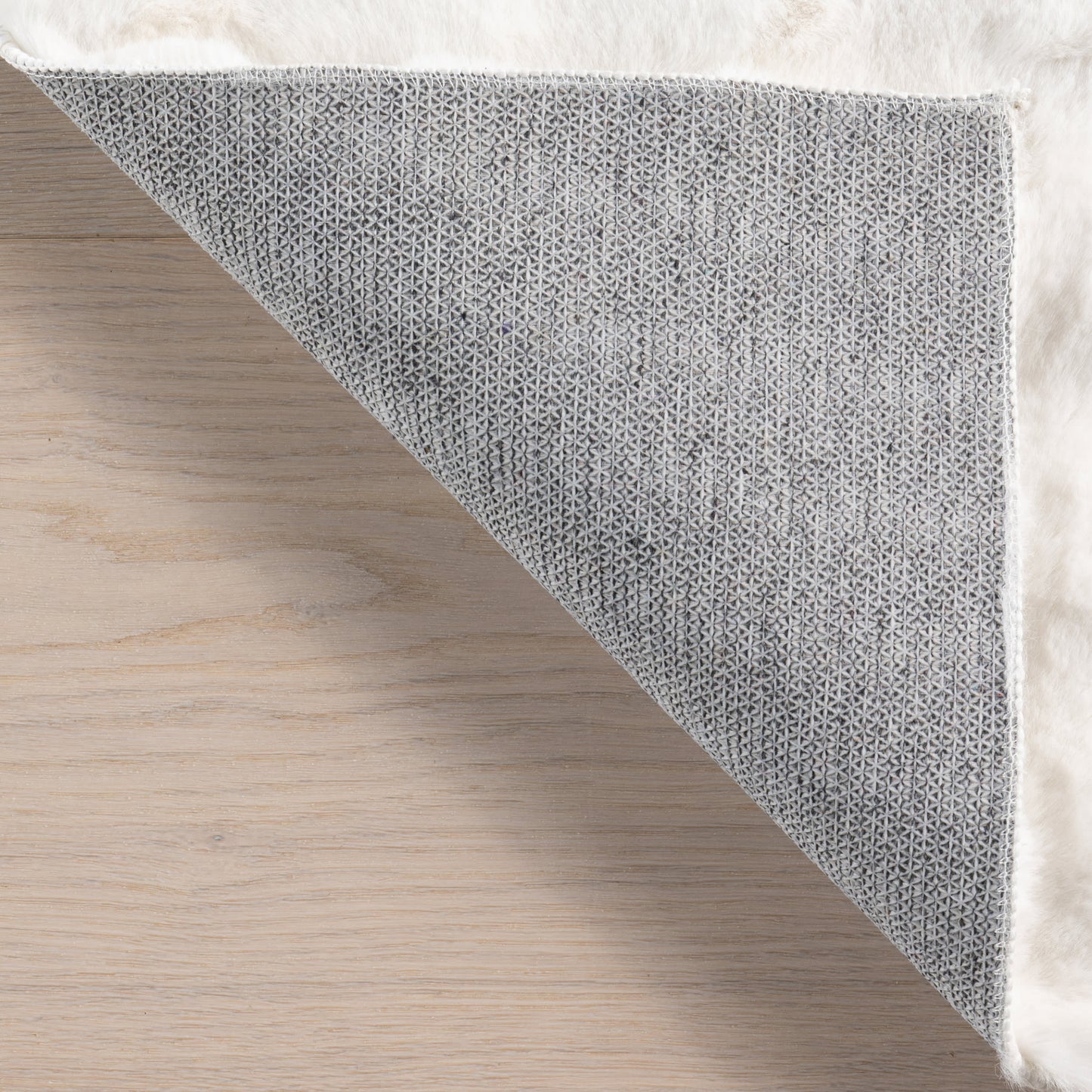 Ivana Off-White Checkered Plush Rug – Soft, Washable & Stylish Home Decor