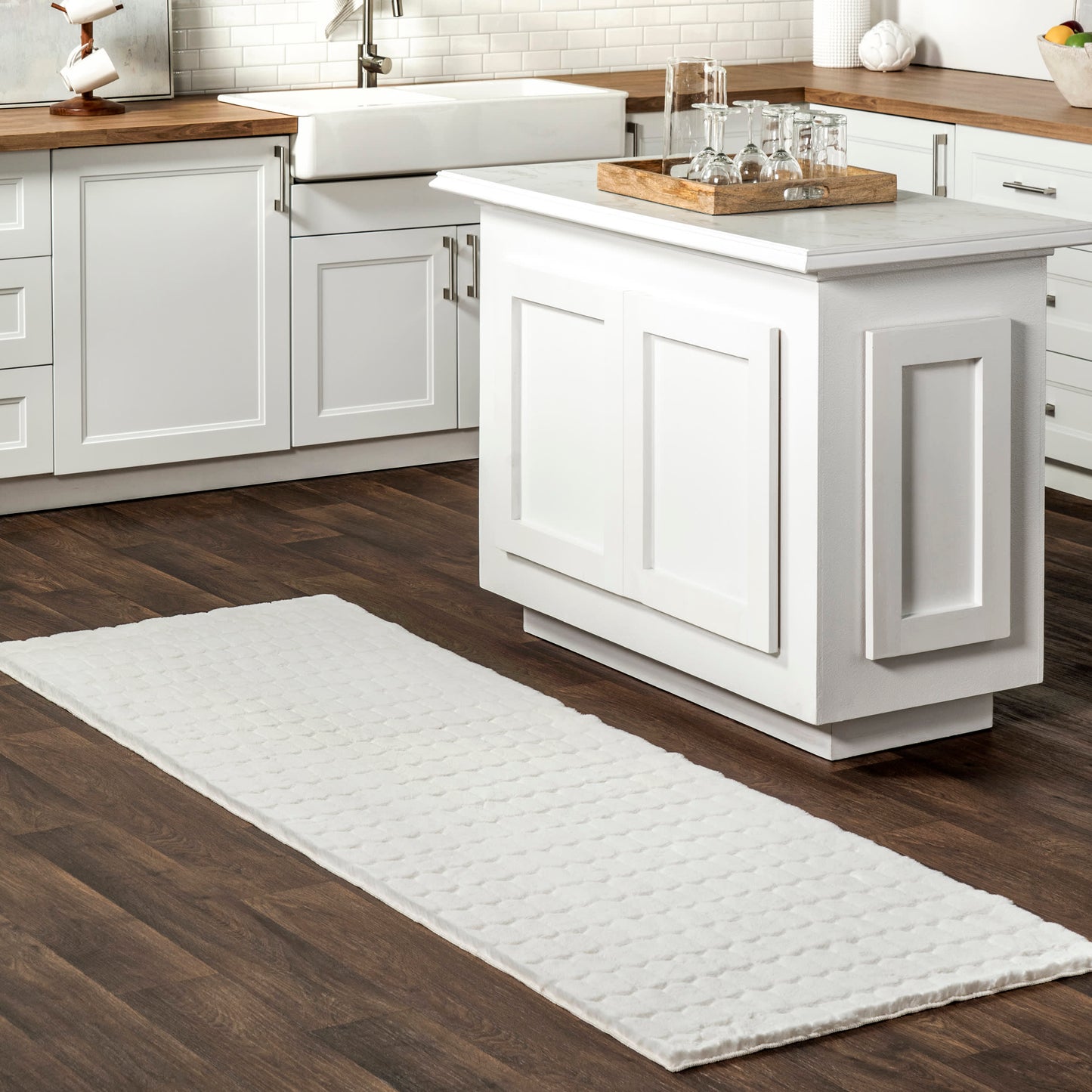 Milazia Honeycomb Plush Washable Rug in White