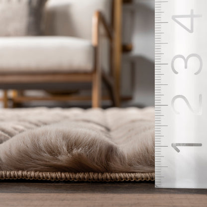 Ivana Taupe Checkered Plush Washable Rug