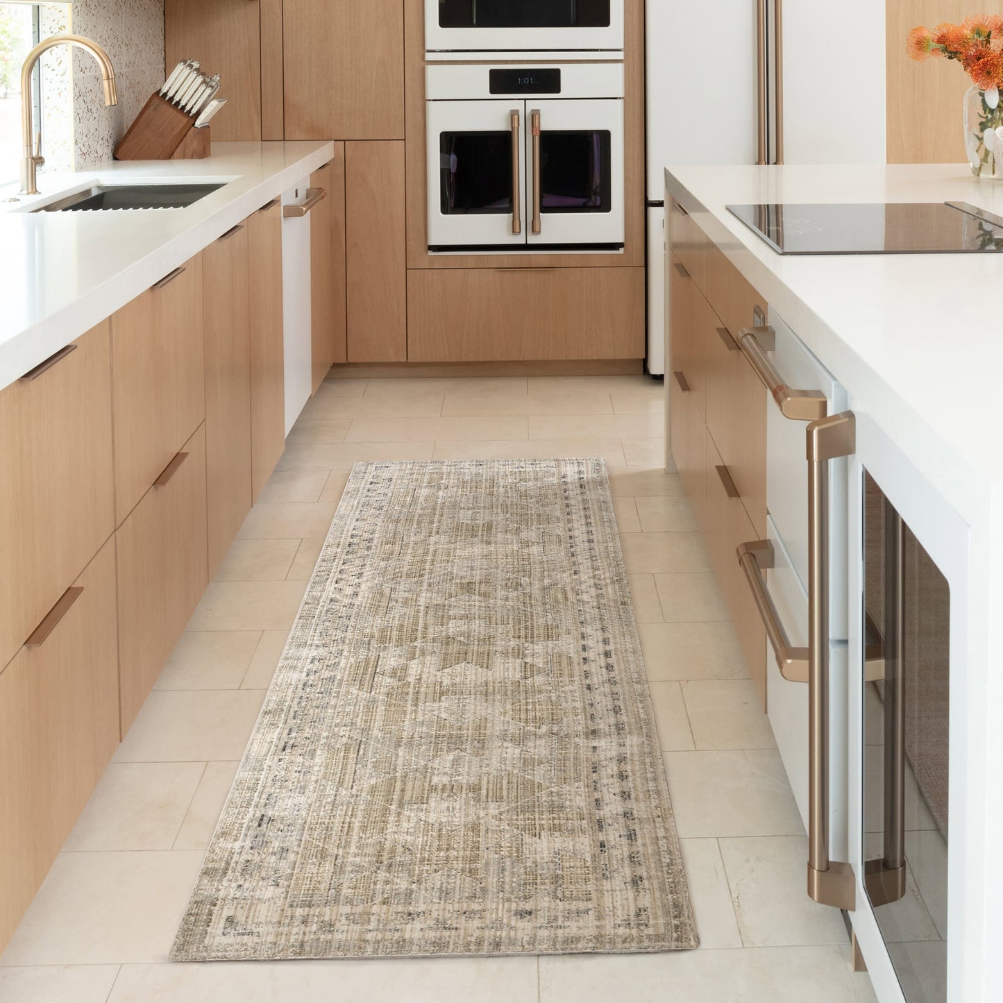 Shia Bordered Indoor/Outdoor Machine Washable Rug in Beige