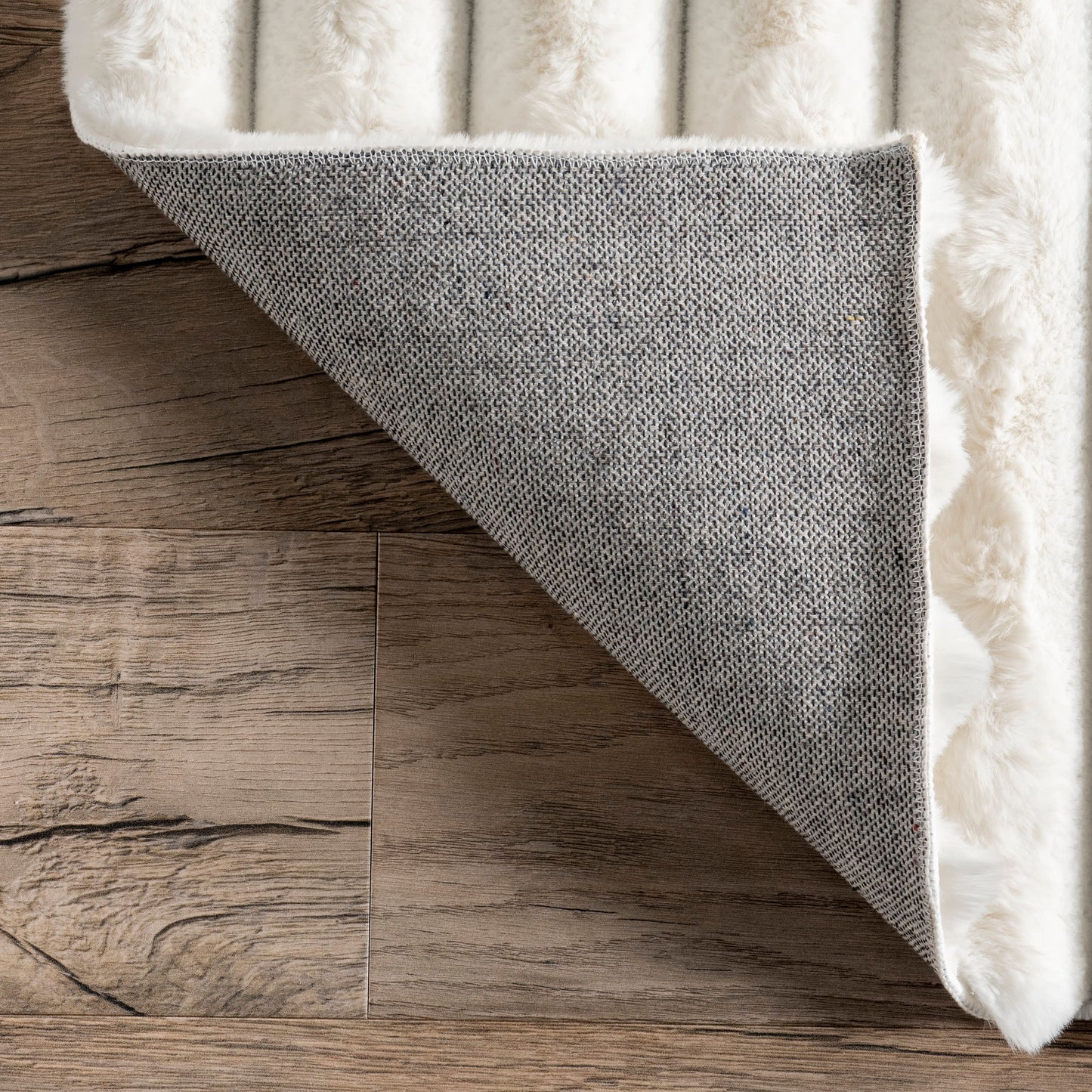 Kris Striped Washable Plush Rug in Off White | Oval Shape