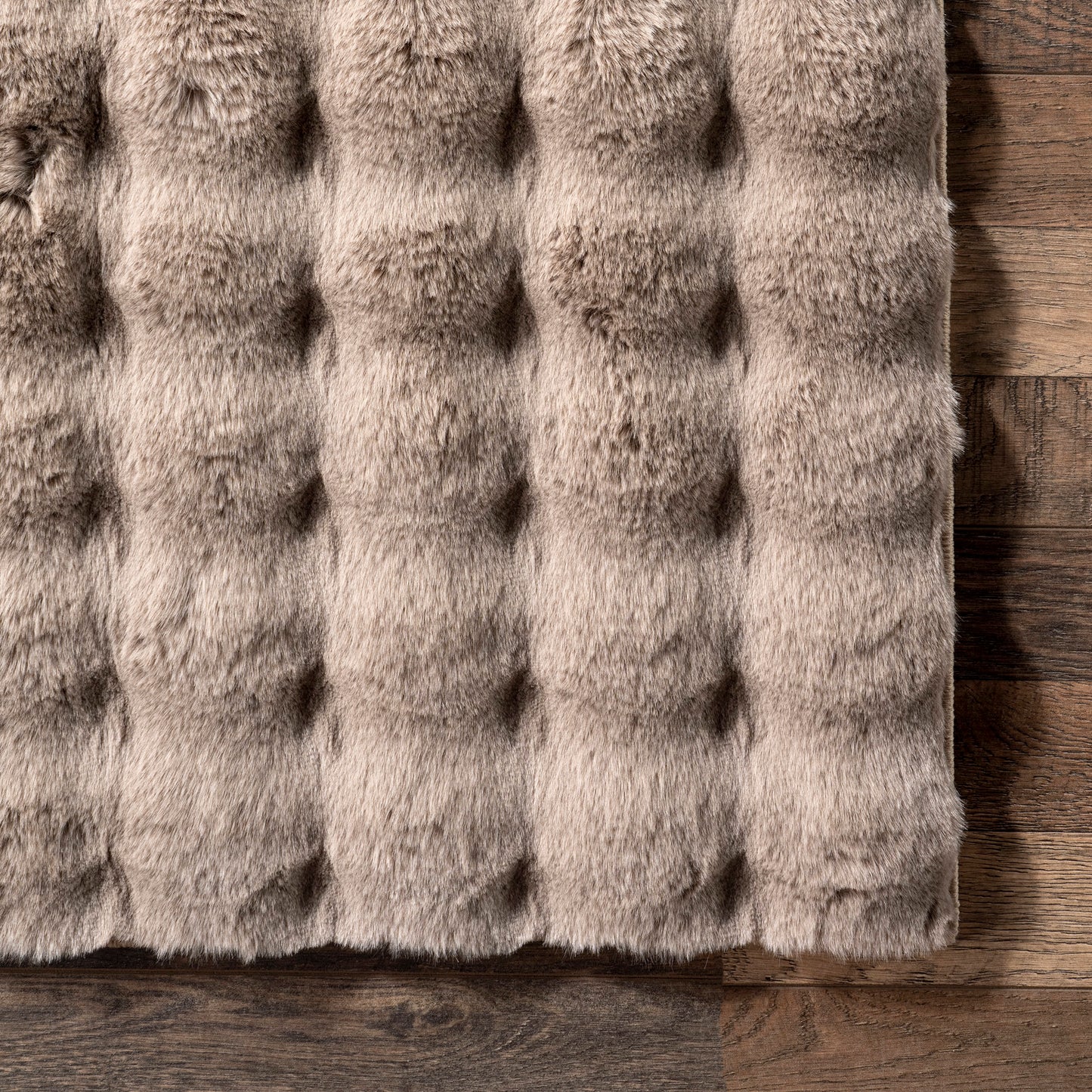 Ivana Taupe Checkered Plush Washable Rug
