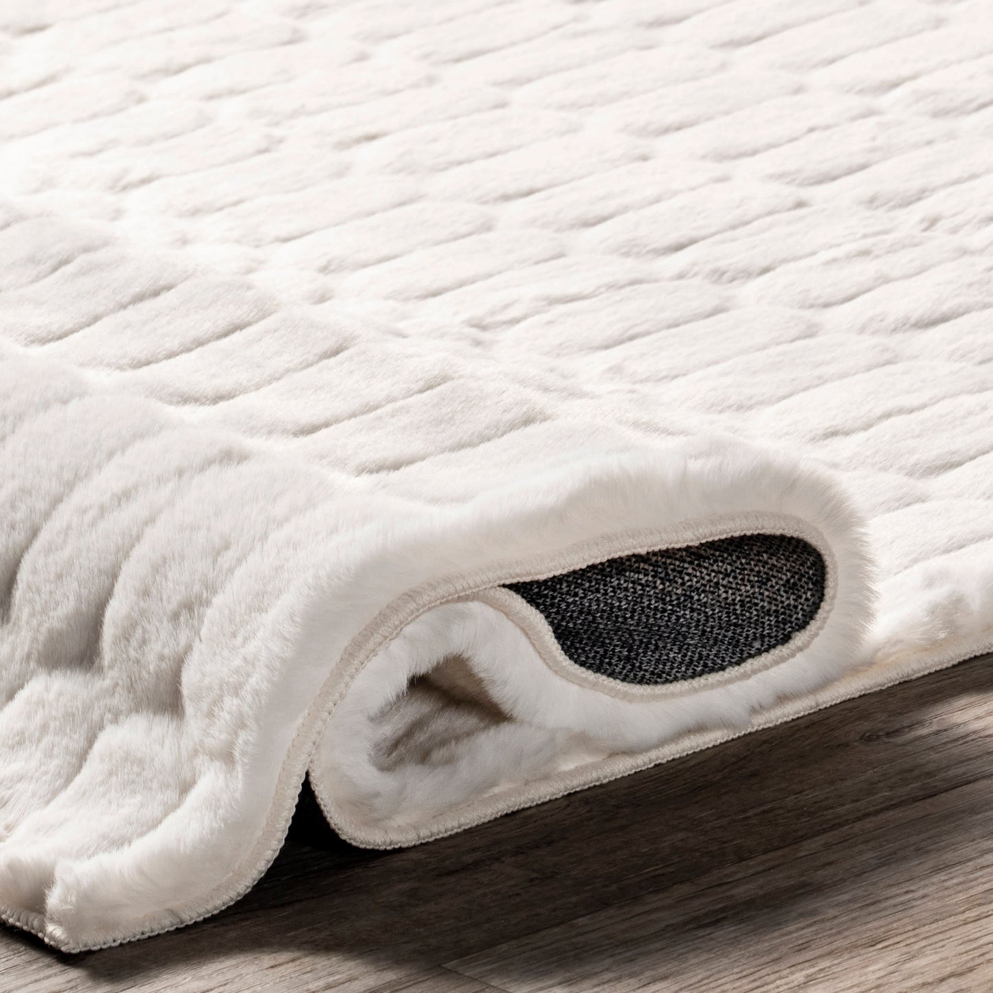 Milazia Honeycomb Plush Cloud Washable Rug in White