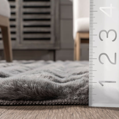 Ivana Plush Checkered Rug in Dark Grey | Easy-to-clean