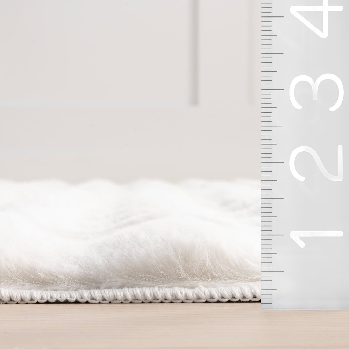Ivana Off-White Checkered Plush Rug – Soft, Washable & Stylish Home Decor